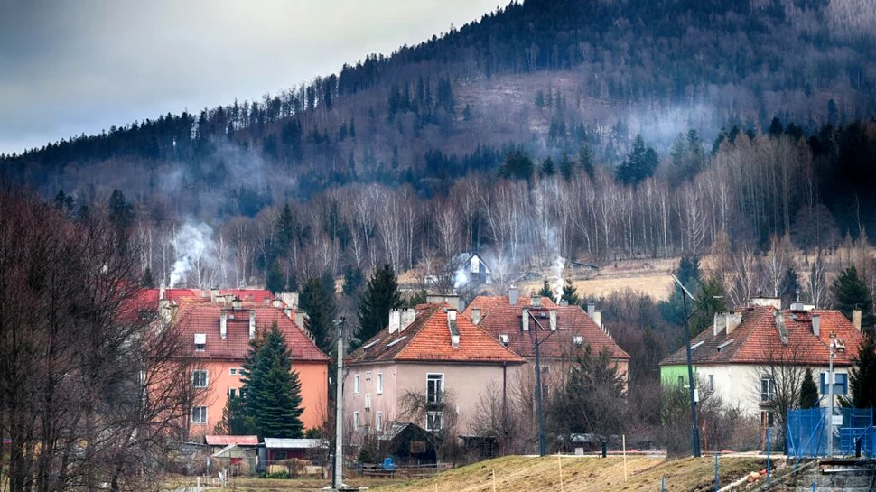 Mai puține emisii industriale în România, însă gospodăriile poluează tot mai mult