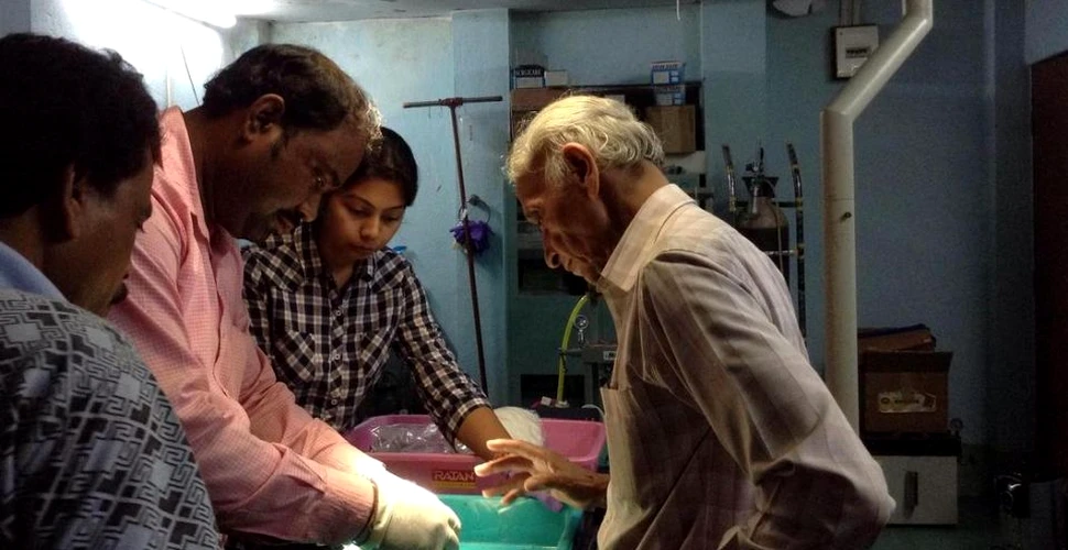 Un cercetător indian de 76 de ani doreşte să lanseze prima metodă contraceptivă la bărbaţi. Are, însă, o mare problemă