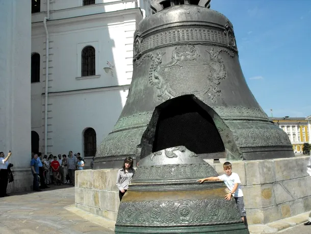 Grandoarea rusească reprezentată de Tunul şi Clopotul Ţarului