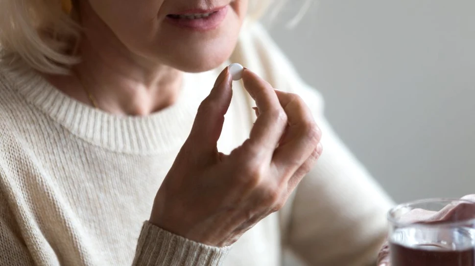 Medic cardiolog: aspirina luată înainte și după vaccinare nu ajută, însă ar putea face rău