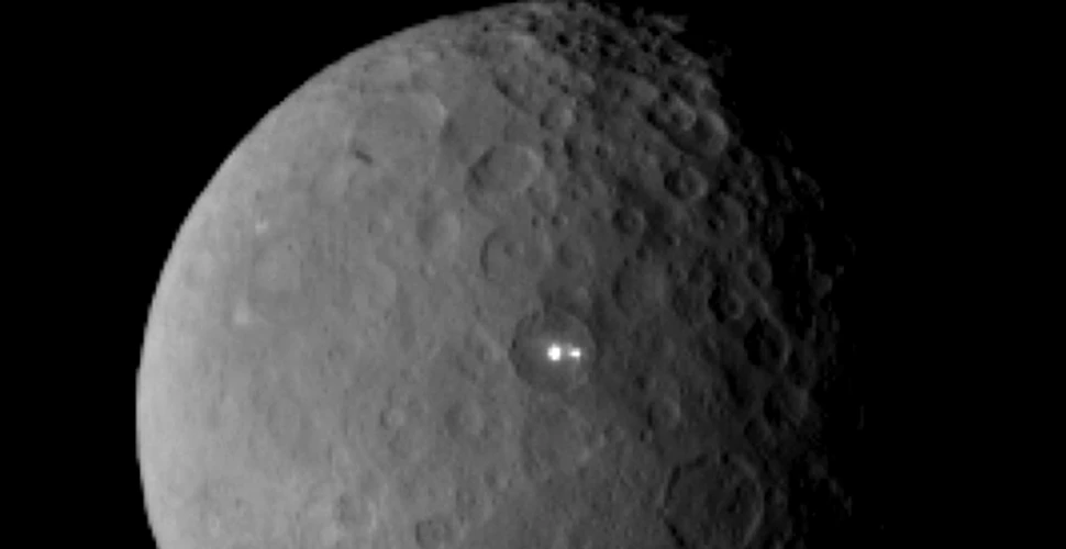Astronomii au găsit dovezi ale existenţei unei suprafeţe bogate în carbon pe planeta pitică Ceres