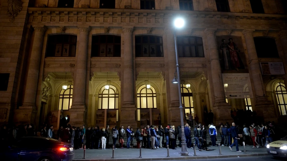 Sute de muzee vor fi deschise de Noaptea Muzeelor. Au fost anunţate şi proteste cu măşti