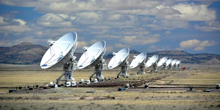 Astronomii ar fi găsit sursa semnalelor radio cosmice