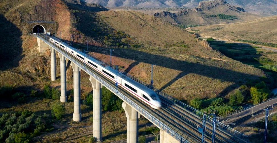 Cablurile de pe traseul trenului de mare viteză dintre Madrid și Barcelona au dispărut