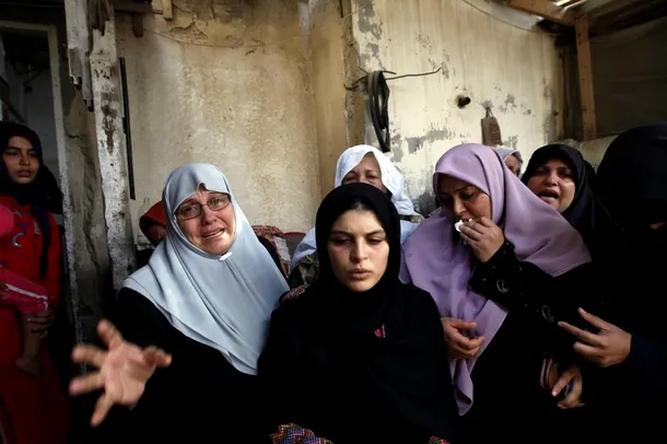 Femei din Palestina îţi plâng rudele 