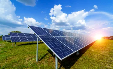 China instalează energie fotovoltaică la foc aprins, însă rămâne cel mai mare poluator
