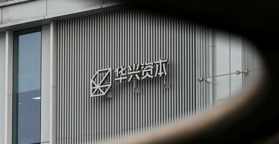 Unul dintre cei mai influenți bancheri din China, dispărut de un an, a demisionat de la conducerea companiei sale