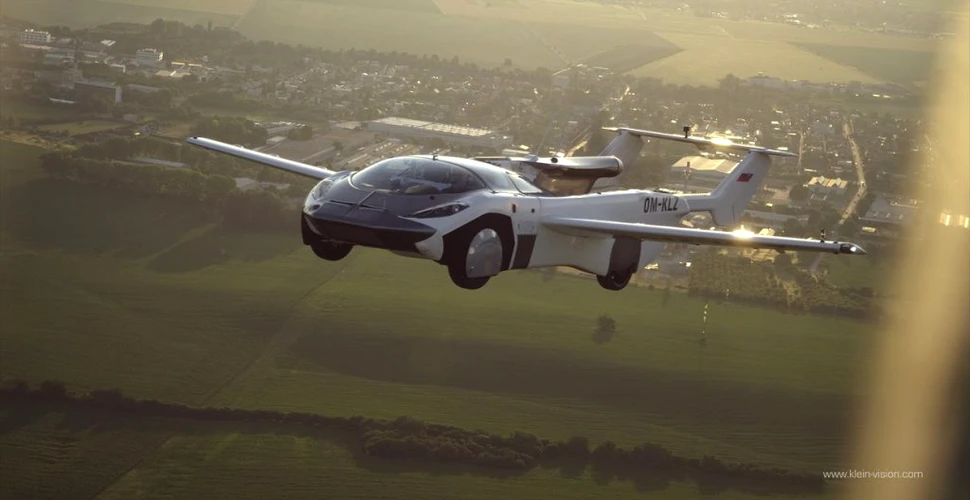Mașina zburătoare AirCar a primit drept de zbor. De ce anume ai nevoie pentru a o conduce?