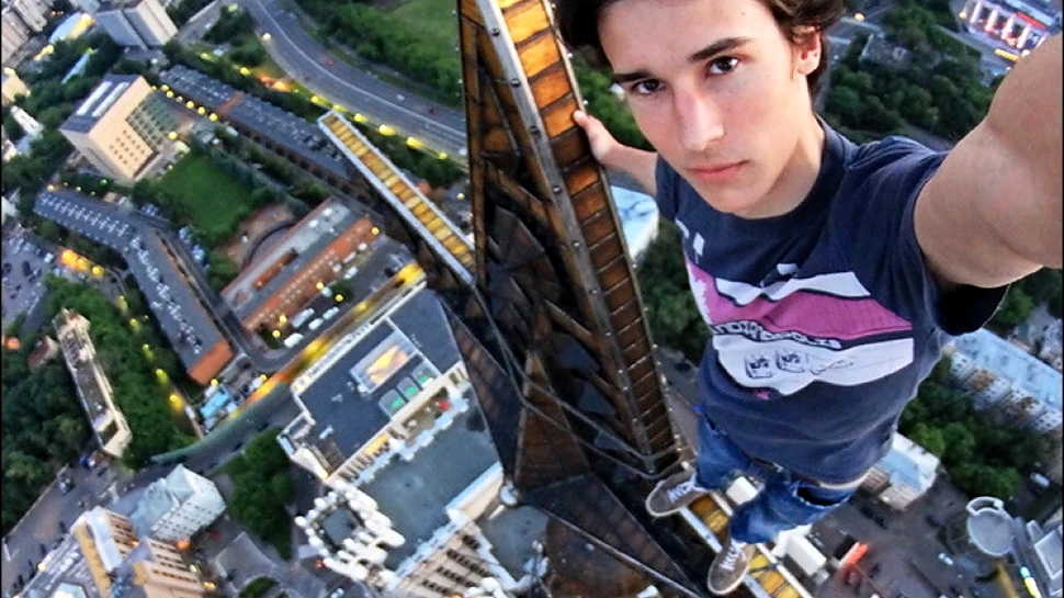 Cele mai nebune poze. Spiderman al Rusiei îşi riscă viaţa pentru fotografia perfectă (FOTO, VIDEO)