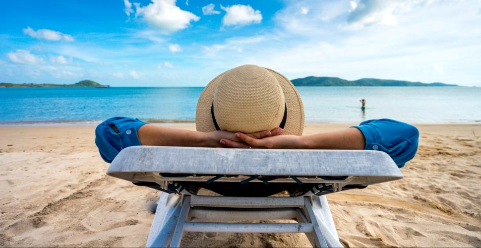 Cercetătorii dezvăluie un simplu truc mintal prin care vacanța mult așteptată poate părea mai îndelungată