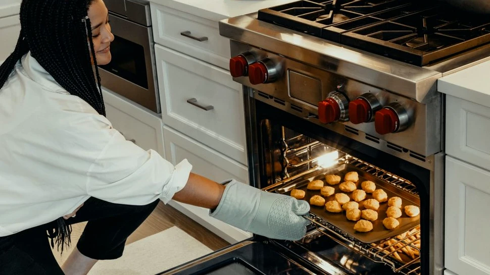 CUPTOR ELECTRIC VERSUS CUPTOR PE GAZ