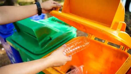 Greșelile banale care încurcă reciclarea. Ce nu trebuie aruncat în containerele pentru ambalaje