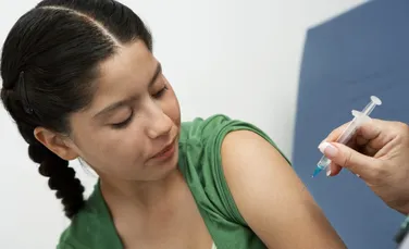 Organizaţia Mondială a Sănătăţii recomandă două doze de vaccin împotriva HPV