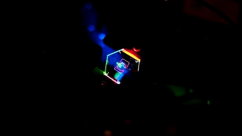 Hologramele din Star Wars devin realitate: a fost dezvăluit sistemul 3D ce nu necesită ochelari! (VIDEO)