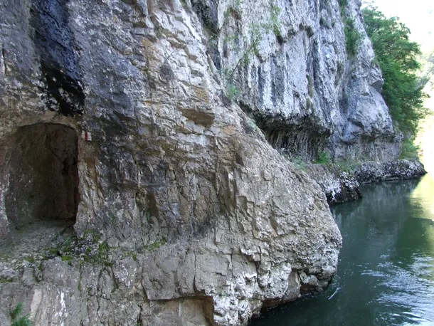  Rezervaţia Cheile Nerei-Beuşniţa şi frumuseţea ei sălbatică