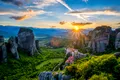 Stâncile de la Meteora, locul în care oamenii pot să-și găsească pacea și armonia