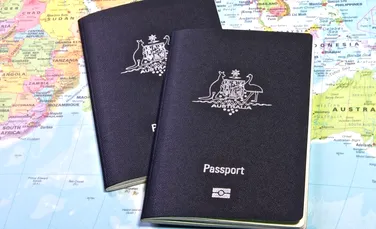 Doar trei persoane din lume au acest paşaport. De ce este atât de special