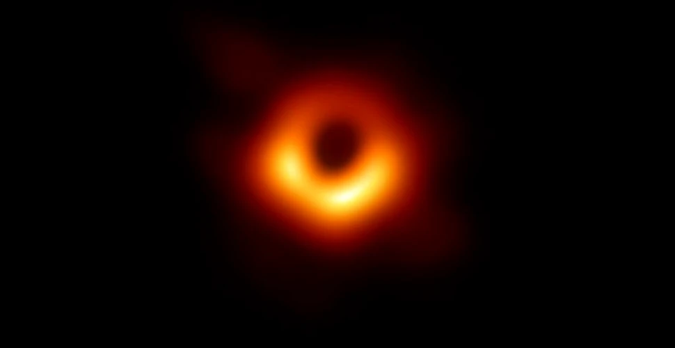 Astronomii au descoperit că inelul din jurul găurii negre M87 este schimbător
