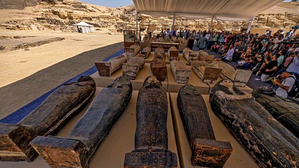 Un „tezaur” de statui și sarcofage antice din bronz a fost descoperit la Saqqara