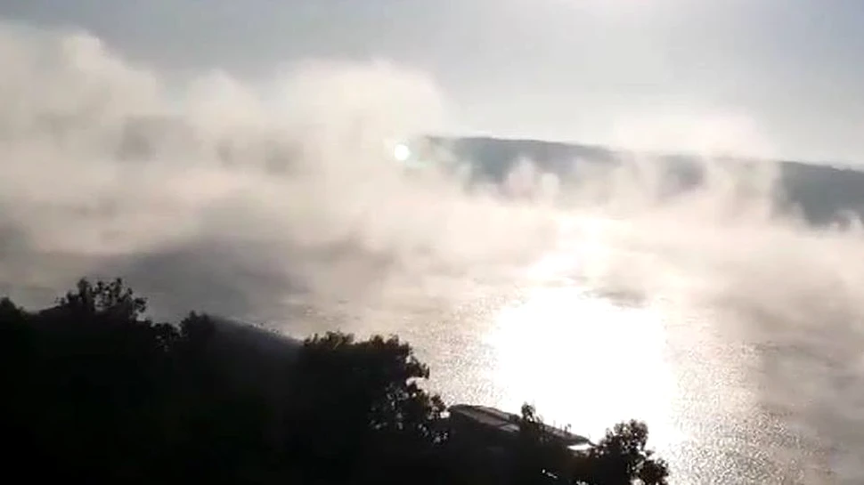 Dunărea ”fierbe” la Galaţi. Fenomenul este provocat de schimbarea bruscă a temperaturilor