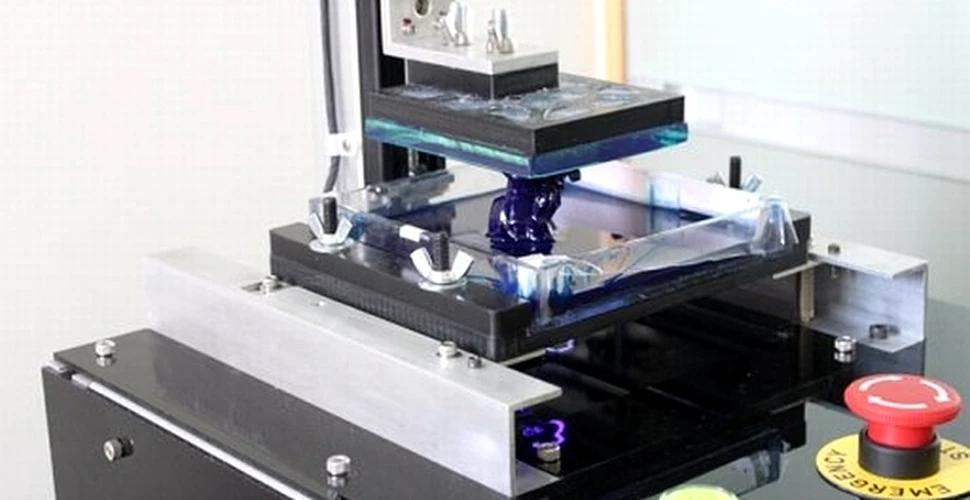 Vezi cum funcţionează o imprimantă 3D concepută de un amator! (VIDEO)
