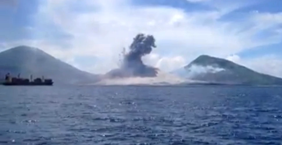 Erupţia unui vulcan, filmată de turişti în direct. VIDEO cu milioane de vizualizări în doar câteva zile
