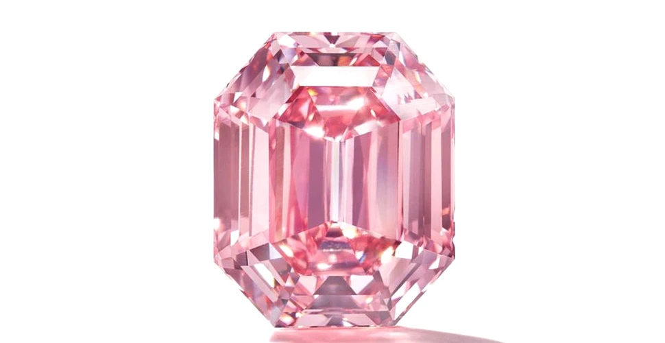 Un diamant roz foarte rar, scos la licitaţie pentru minim 30 de milioane de dolari