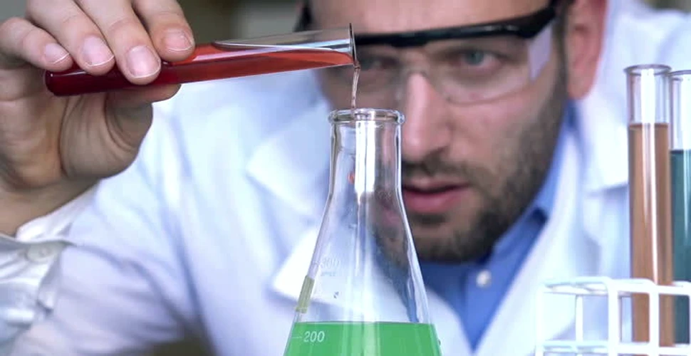 ”Elementul-surpriză” care a supravieţuit unui experiment cu acid – VIDEO