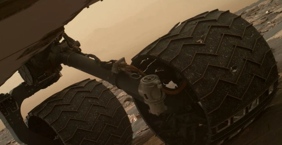 Şenilele roverului Curiosity se deteriorează mult mai rapid decât se aşteptau membrii NASA