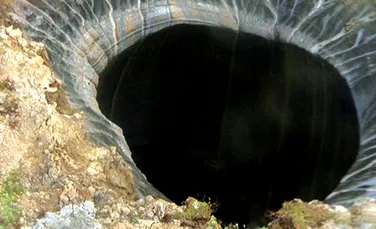 Noi imagini şi detalii despre misteriosul crater apărut din senin „la capătul lumii” (VIDEO, FOTO)