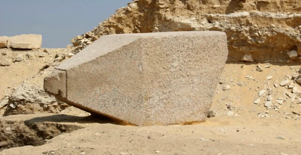 Descoperire uimitoare a arheologilor: cel mai mare fragment de obelisc din Vechiul Regat Egiptean