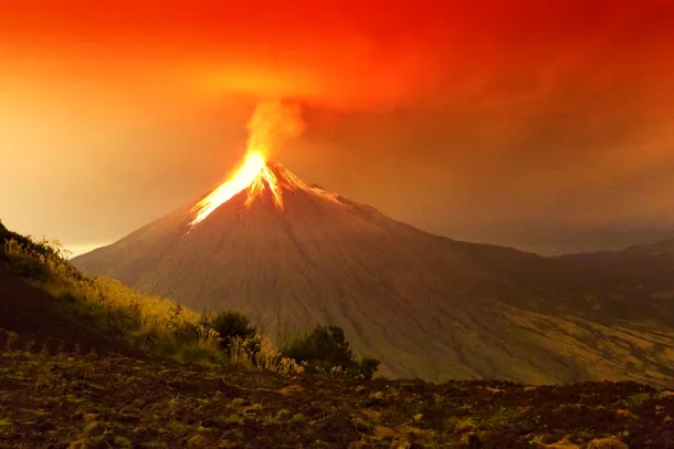 Zeul vulcanului: nu era greu pentru stramosii nostri sa creada ca o erupţie era declanşată de o fiinţă cu puteri supraomeneşti.