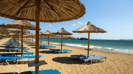 Noi reguli pe plajele din Grecia din cauza numărului prea mare de turiști