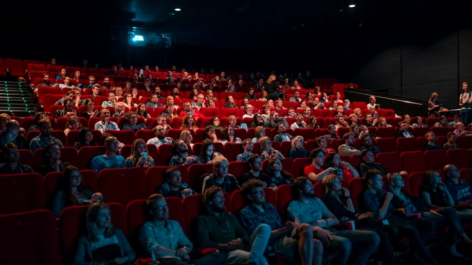 Situația lumii cinematografice este incertă. Disney amână „Avatar” şi „Star Wars”, iar „Mulan” este eliminat complet