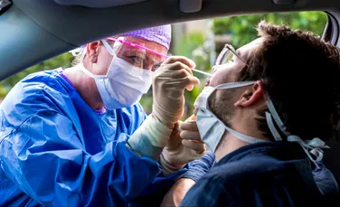 Unui bărbat i s-a scurs lichid cefalorahidian din nas timp de 9 luni după un test pentru SARS-CoV-2