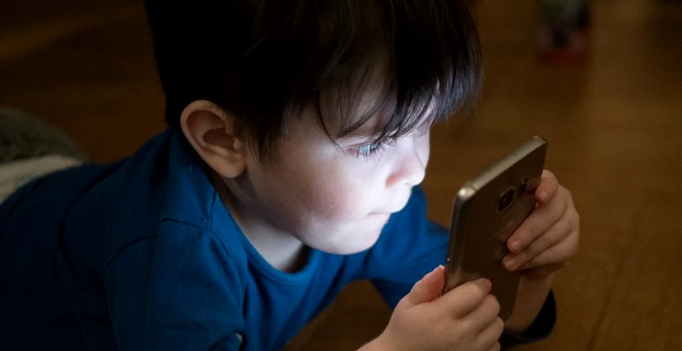Cum pot schimba gadgeturile folosite în exces comportamentul copiilor