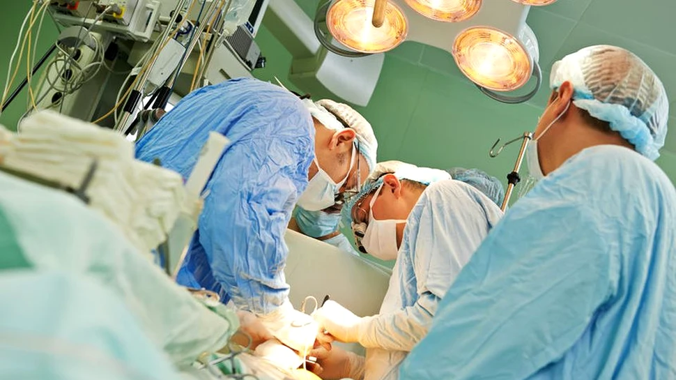 Fertilitatea bolnavilor de cancer ar putea fi salvată cu ajutorul unei proceduri CONTROVERSATE: transplantarea testiculelor în zona gâtului