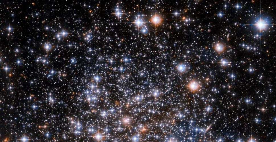 O nouă fotografie uimitoare realizată de Hubble. Telescopul investighează un roi globular misterios
