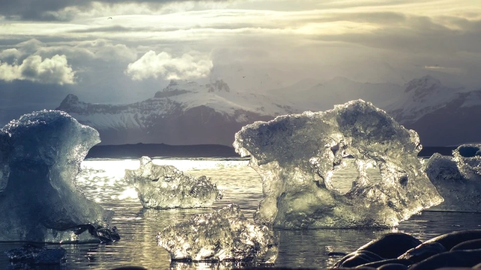 FOTO. Putem vedea în timp real efectele încălzirii globale: imagini unice din Antarctica, surprinse de sateliţii NASA