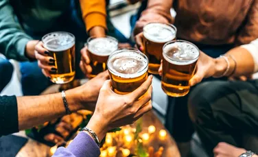 Un singur pahar de alcool pe zi crește riscul pentru 10 tipuri de cancer, avertizează un nou studiu