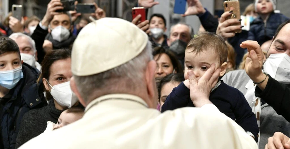 Papa Francisc a vizitat un spital din Roma unde se află copii din Ucraina
