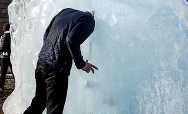 ÎNCĂLZIREA GLOBALĂ: Blocuri de gheaţă din Groenlanda, expuse la Paris cu ocazia conferinţei COP21 – FOTO, VIDEO