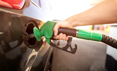 Prețul la carburanți în România. Ce se întâmplă dacă petrolul ajunge la 100 de dolari?