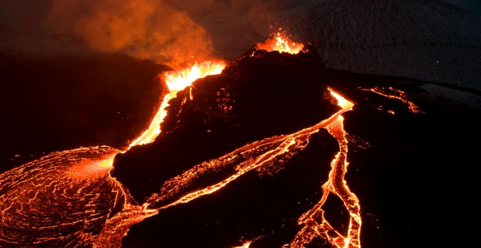 Erupțiile vulcanice ar putea fi prezise mai ușor cu ajutorul unui algoritm