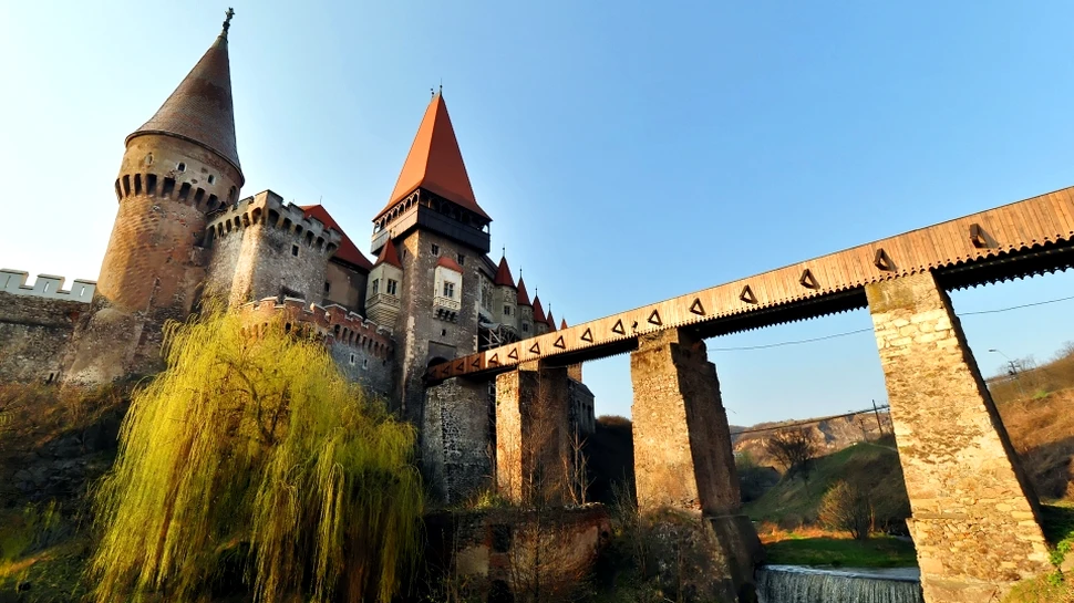 Două castele din România, în topul celor mai frumoase din Europa. Rivalizează cu reşedinţa familiei regale britanice – VIDEO