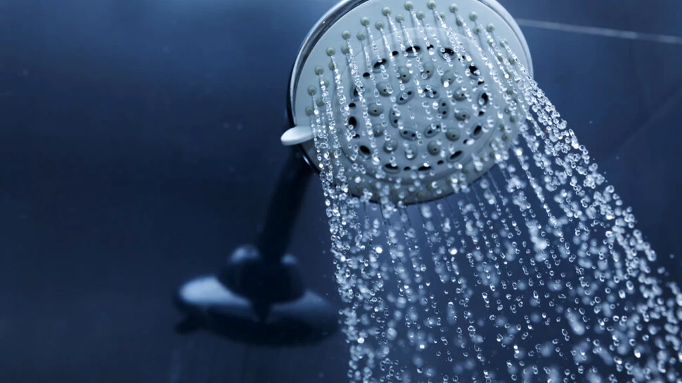 Duș cu apă rece sau caldă: Care este mai sănătos?