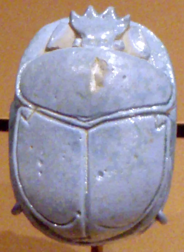 Amuletele sub formă de scarabeu erau folosite pentru protecţie divină