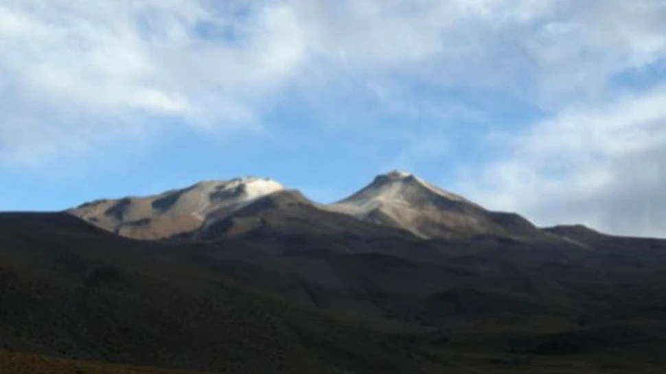 Un lac masiv descoperit în interiorul unui vulcan poate explica de ce aceştia erup