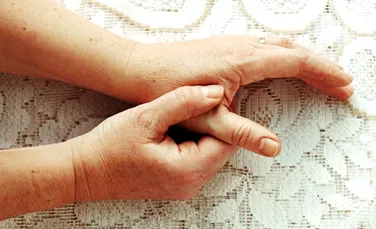 O metodă inovatoare folosește bacterii pentru a transforma sticlele de plastic într-un medicament pentru tratarea bolii Parkinson