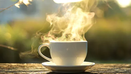 Ceaiul și cafeaua foarte fierbinți ar putea tripla riscul unui tip de cancer esofagian